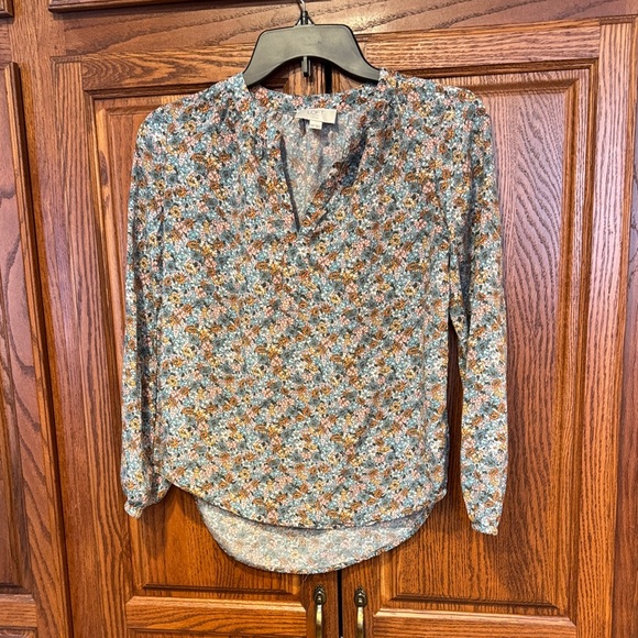 LOFT Tops - Loft Floral Print Women's Top